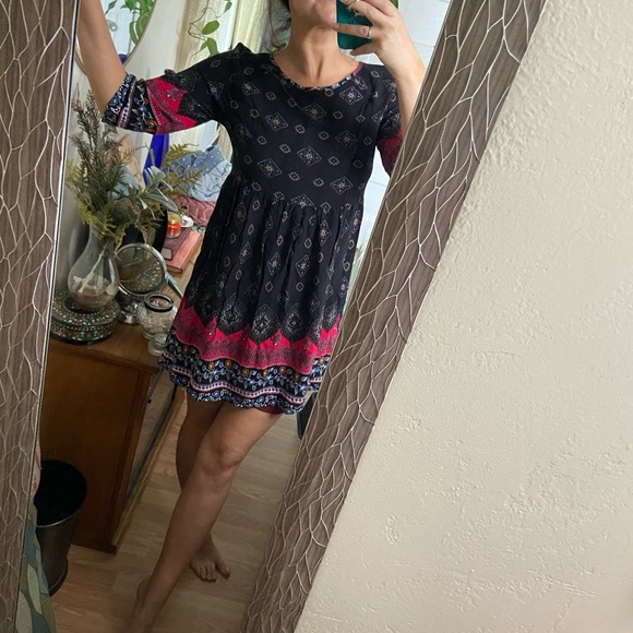 Folksy Black and Red Floral Paisley Shift Mini Dress 🌿 - Picture 7 of 10